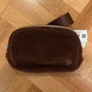 Lululemon everywhere belt bag fleece